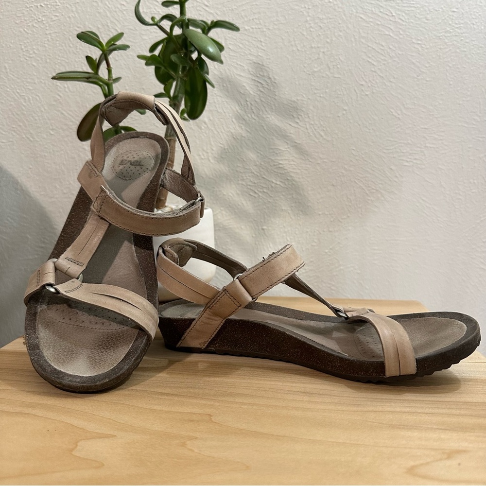 NWT Teva Ysidro Universal Wedge Heel Sandals